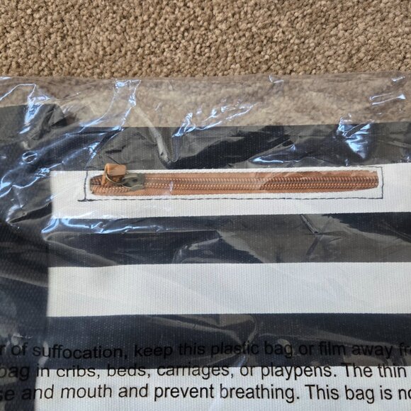 NEW DSW Black White Stripe Canvas Weekender Bag w/ Shoe Compartment - Picture 7 of 12